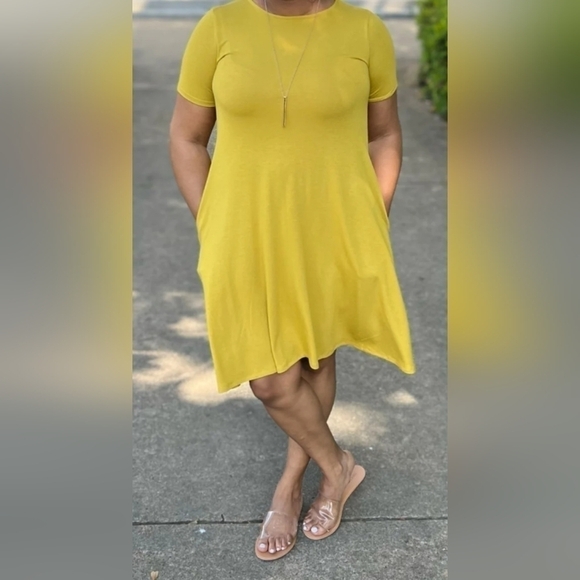 Yellow Swing dress with pockets! - Picture 3 of 3